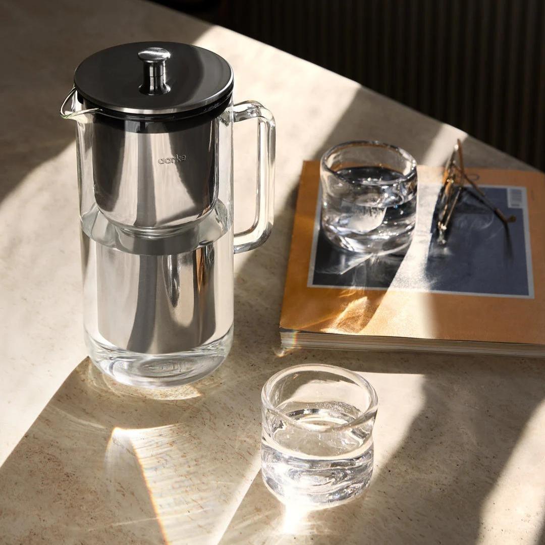 carafe filtrante aarke purifier et lot de 2 verres en cristal aarke chez Aponio