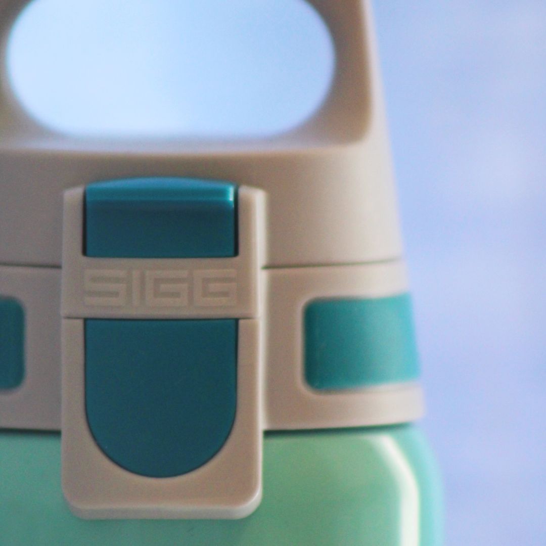 zoom sur le bouchon gourde enfant shield one Atlantis