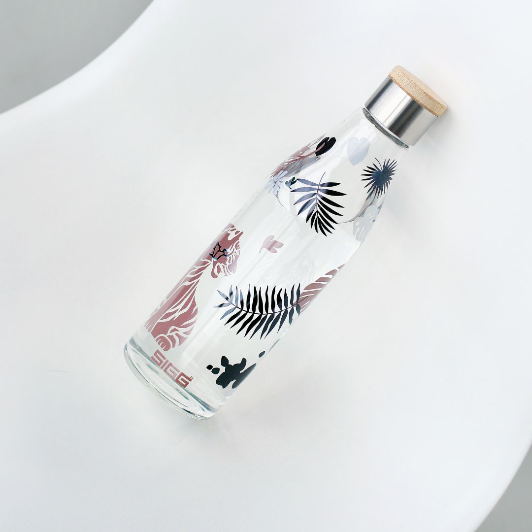 une bouteille en verre metis tiger allongée